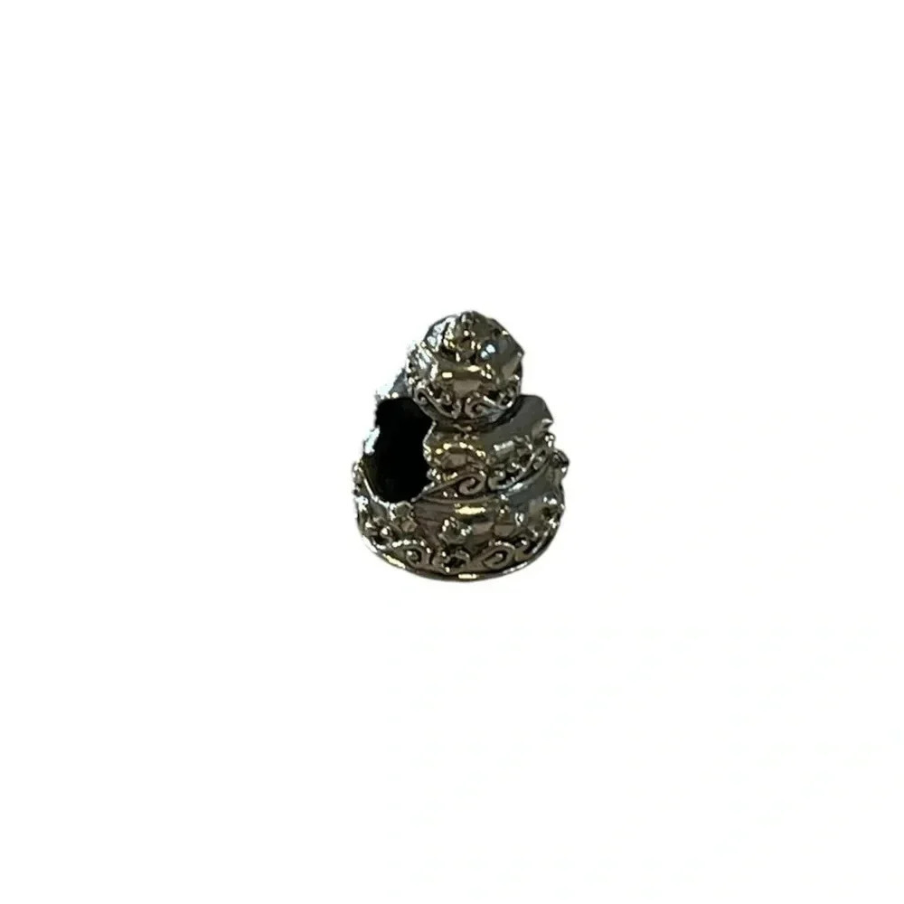 FREE with any purchase- Wedding cake 🎂 Silver charm